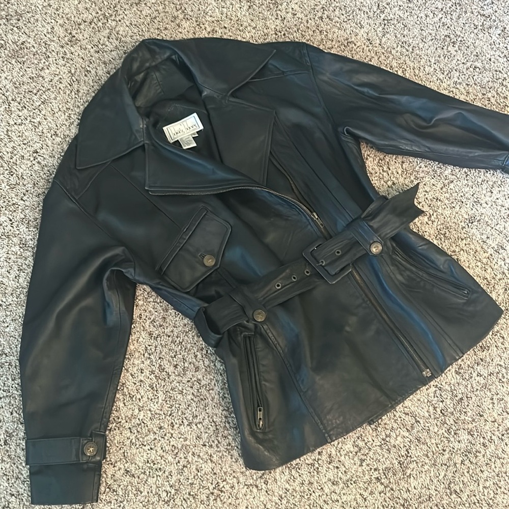 Erez Levi 100% Leather jacket. Lining 100%acetate. Size small women’s. Very soft